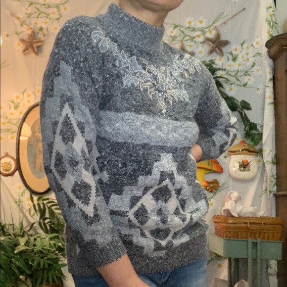 Vintage 80s light grey gold embroidered beaded floral granny sweater - Picture 2 of 12